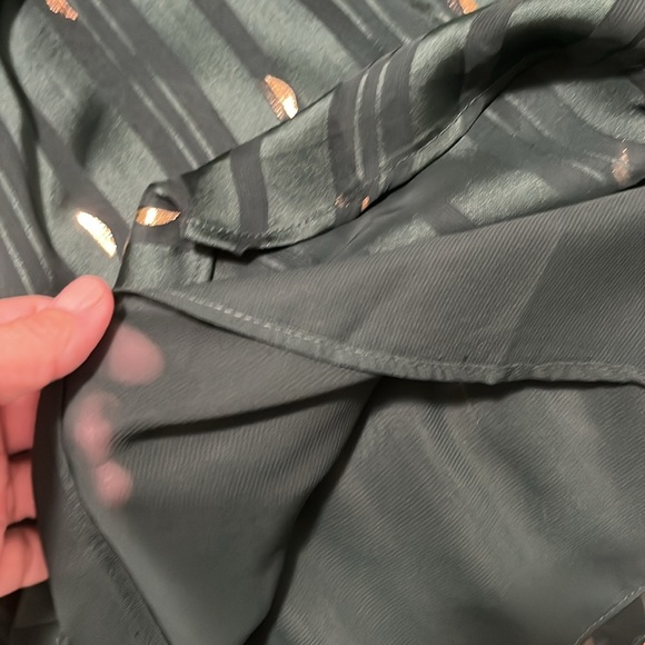 BEAUTIFUL NWT Zac & Rachel top. Emerald Green with gold accents. Size XL - Picture 7 of 8